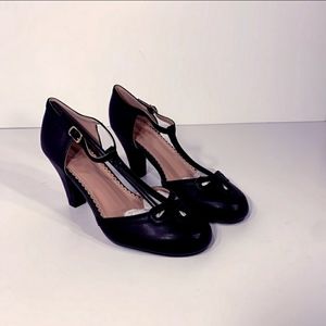 Journee T Strap Pump Mary Jane